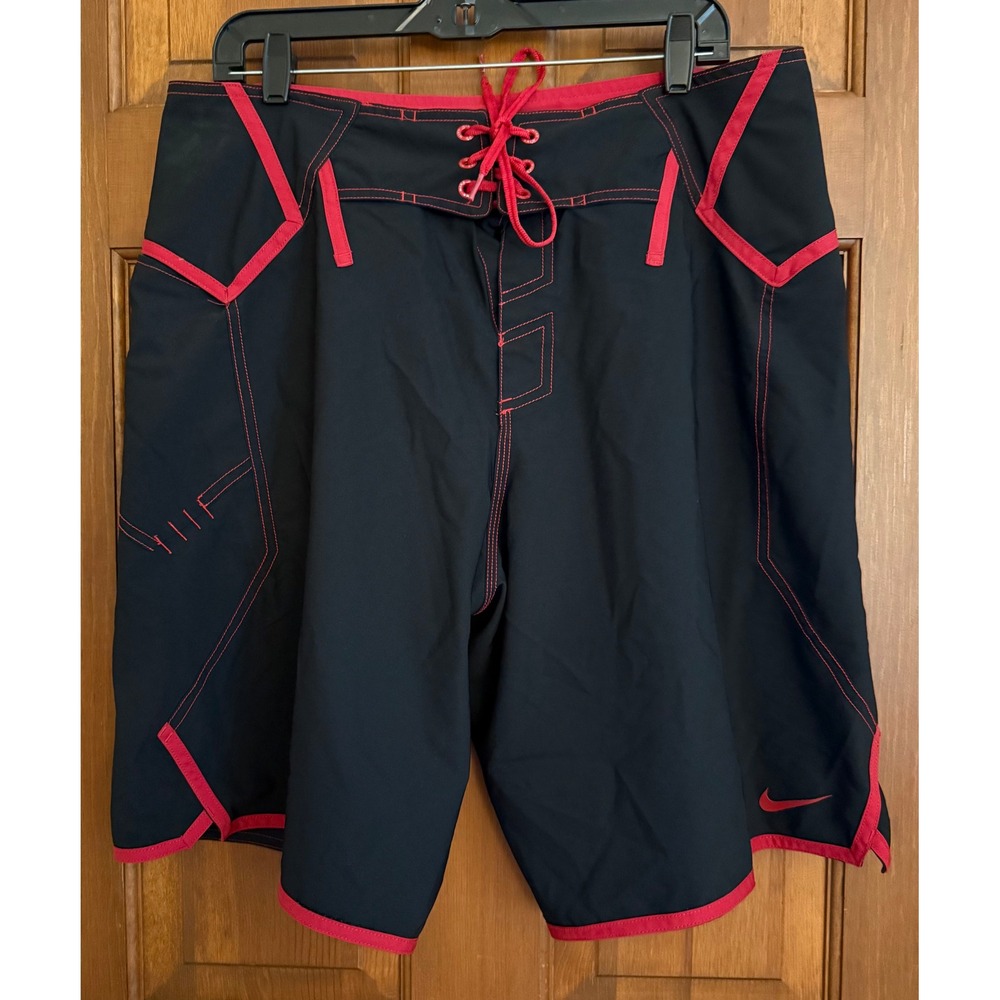 Nike Board Shorts Swim Trunks Mens Size 34 Black/Red Drawstring Resortwear
